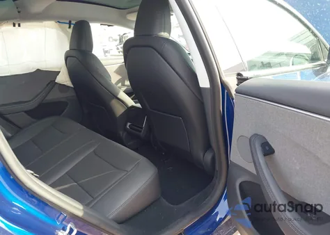 2025 Tesla Model 3 Long Range Rear-Wheel Drive/Standard Rear-Wheel Drive z USA, uszkodzony, nr VIN 5YJ3E1EA6SF950406